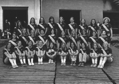 1975: The first girls team